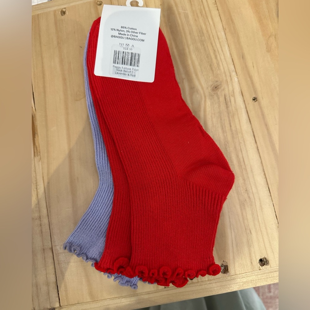 Baggu 2 lettuce edge ribbed socks NWT red and lavender - Picture 2 of 3